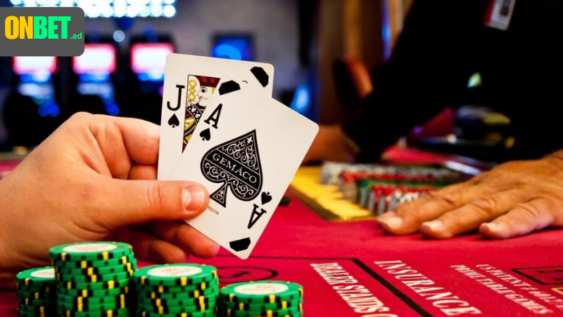 Blackjack: rút bài, dừng, gần 21 thắng.