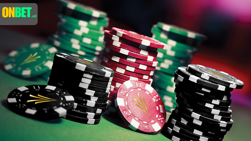 Poker: tay bài, vòng cược, người thắng.